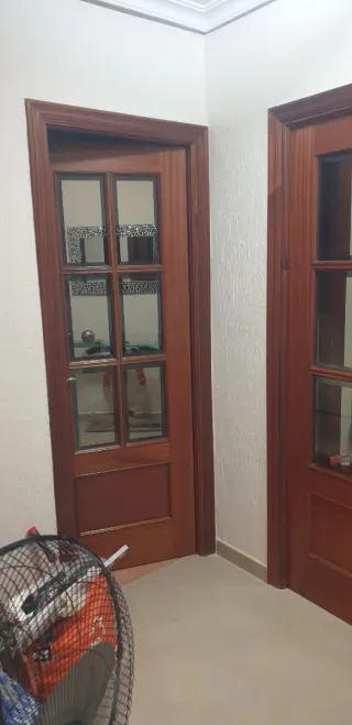 Puertas de madera cada puerta 35 euros por unidad