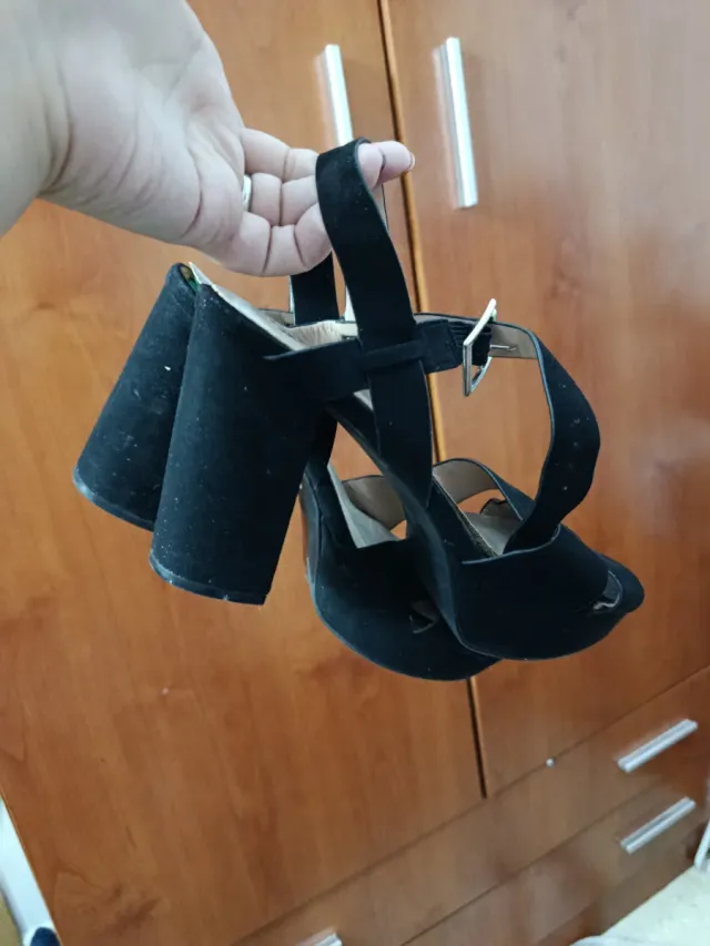 Zapatos de tacón negros