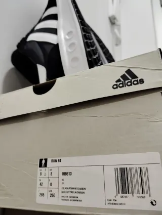 Zapatillas Adidas Run 84 Negras y Blancas