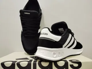 Zapatillas Adidas Run 84 Negras y Blancas