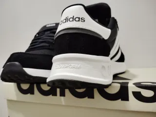 Zapatillas Adidas Run 84 Negras y Blancas