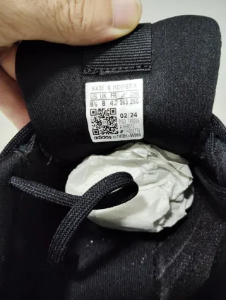 Zapatillas Adidas Run 84 Negras y Blancas