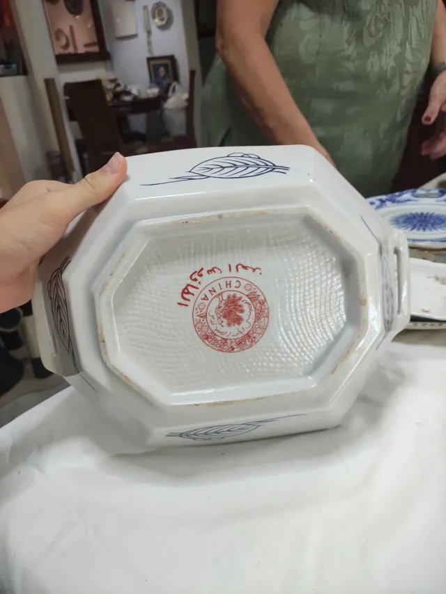 Bandeja octogonal de porcelana con asas