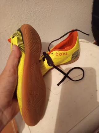 Botas de fútbol Adidas amarillas Num 35 Poco usada