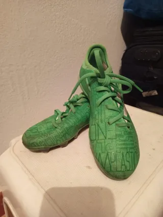 Botas de tacos de fútbol verdes 35