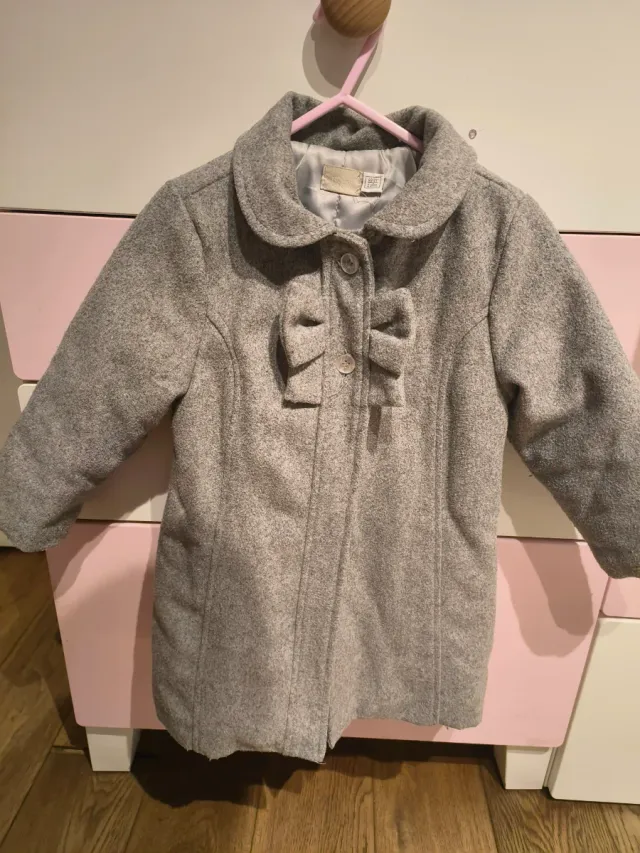 Abrigo niña gris con lazo