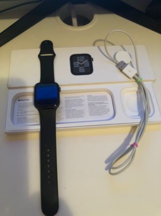Apple Watch SE / Serie 5 (pequeño rasguñó en lado)