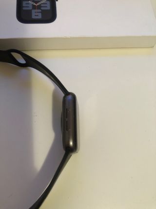 Apple Watch SE / Serie 5 (pequeño rasguñó en lado)