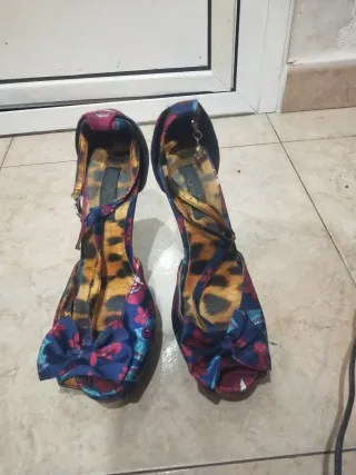 Zapatos de tacón elegantes