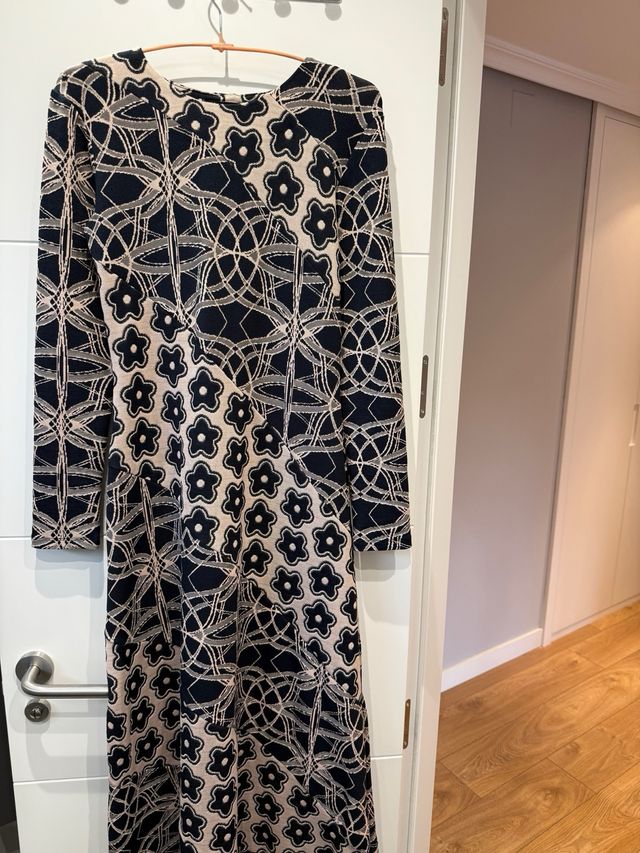 Vestido Zara Talla M Negro y Beige. Punto, elástic
