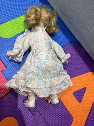 Boneca de Porcelana Vestido Florido