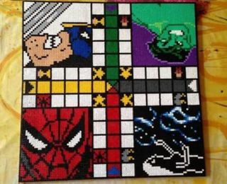 Parchís artesanales de cuentas planchadas