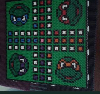 Parchís artesanales de cuentas planchadas