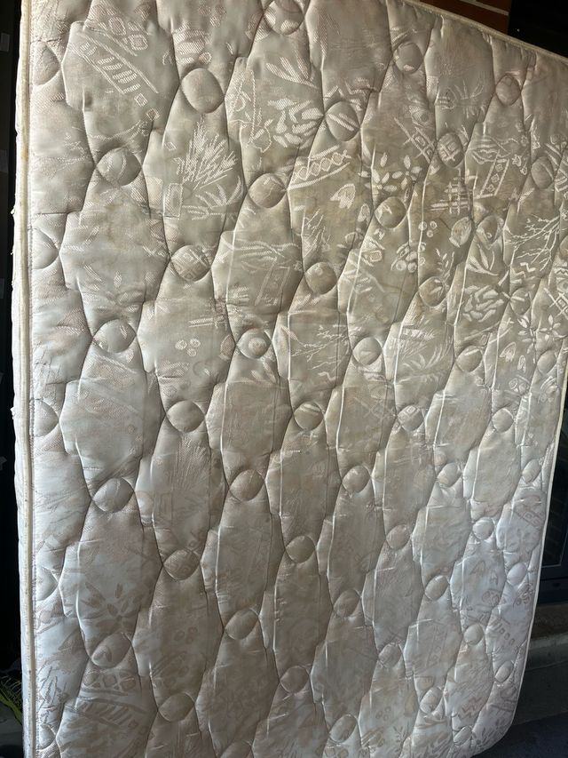 Colchón para matrimonio 1.35 cm x1.90 cm