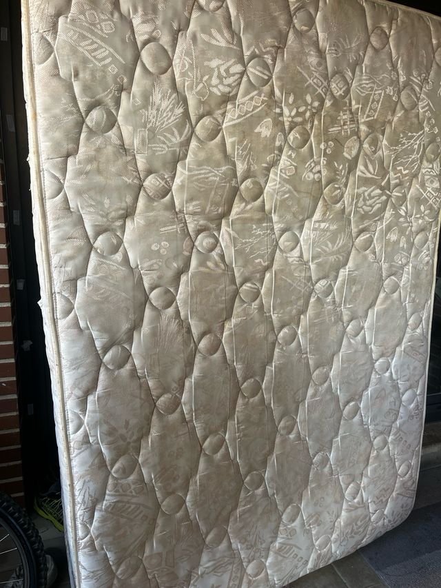 Colchón para matrimonio 1.35 cm x1.90 cm