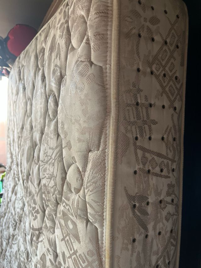 Colchón para matrimonio 1.35 cm x1.90 cm