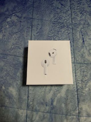 AirPods 4 con cancellazione rumore