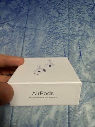 AirPods 4 con cancellazione rumore