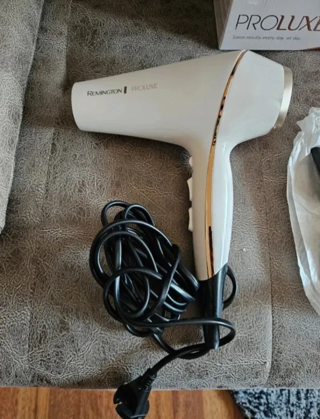 Asciugatrice Remington ProLuxe bianca e dorata