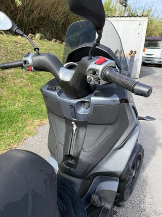 Piaggio MP3 hpe 300