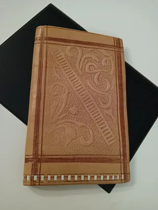 Cartera de piel marroquí artesanal