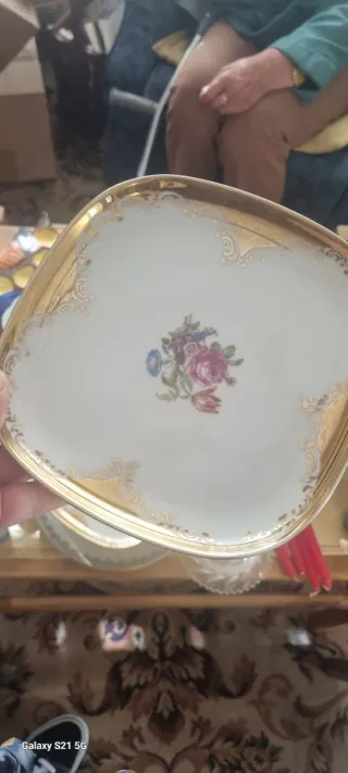 Piatti in porcellana decorati oro