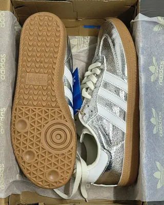 Zapatillas Adidas Plata/Blanco Talla : 40