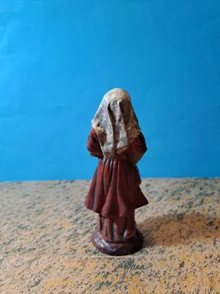 Figura Belén Mujer con gallinas