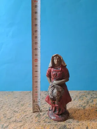 Figura Belén Mujer con gallinas