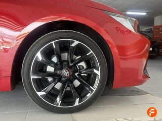 Toyota Corolla 2.0 180H GR-SPORT E-CVT