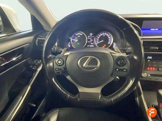 Lexus IS 2.5 300h Executive Parking