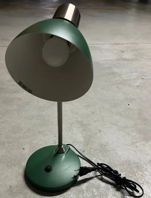 Lámpara flexo verde y plateada