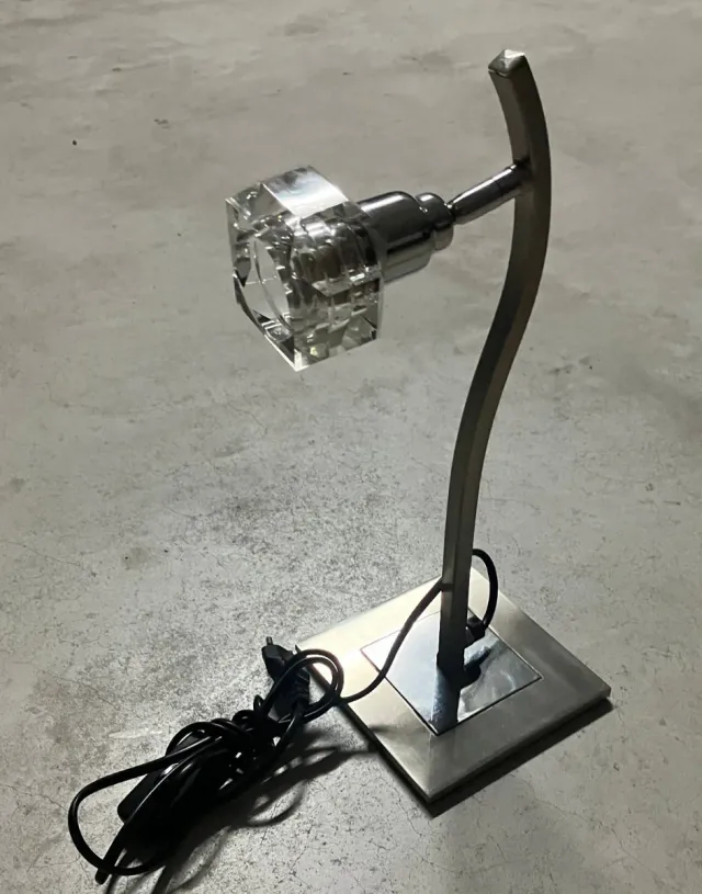 Lámpara de mesa moderna cristal y metal