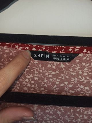 Mono SHEIN estampado floral rojo
