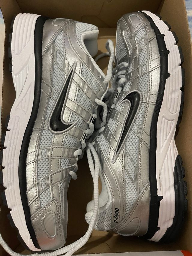 Nike P-6000 Plata y Negro
