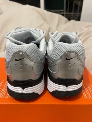 Nike P-6000 Plata y Negro