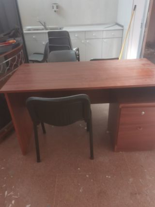 Mesa y Silla Oficina Madera y Plástico