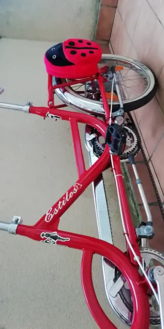 Bicicleta tándem clásica roja