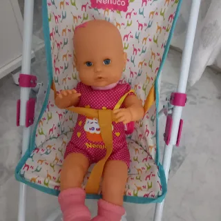 Muñeca Nenuco con silla de paseo