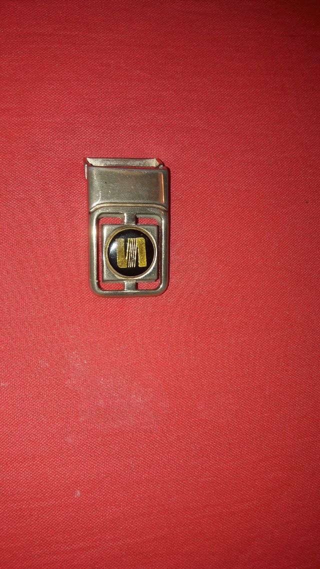 Hebilla vintage con logo