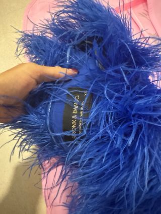 Vestido Bronx & Bando azul con plumas