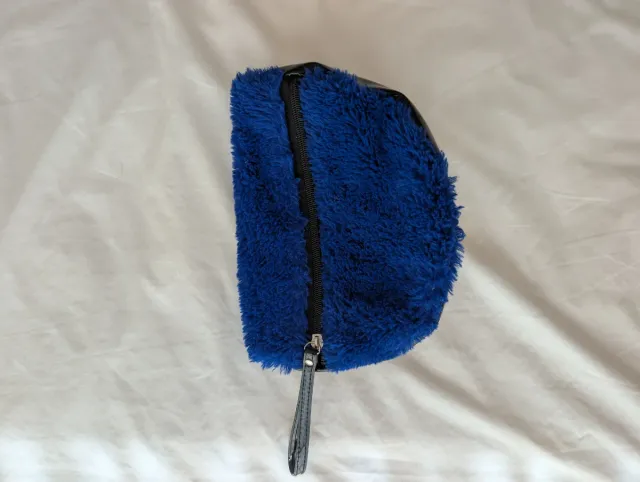 Neceser azul eléctrico pelitos