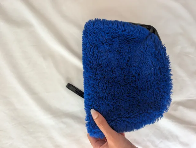 Neceser azul eléctrico pelitos