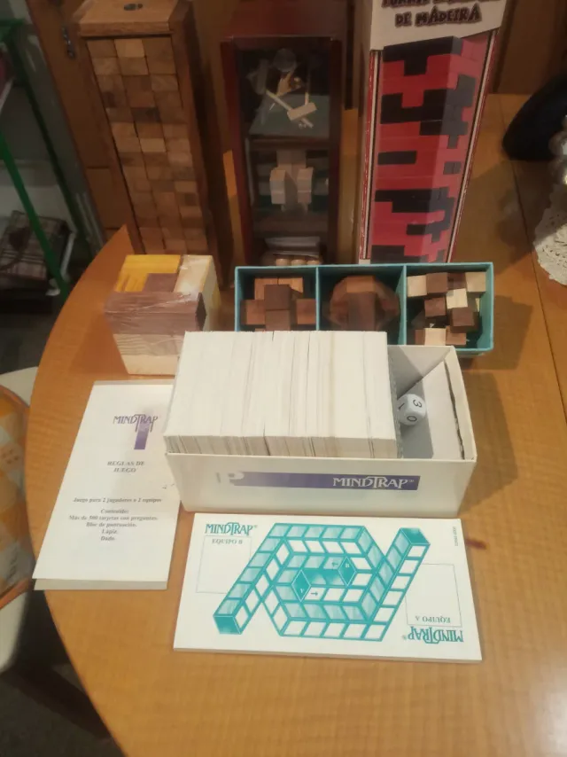 Lote de juegos de madera y Mindtrap