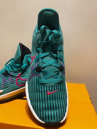 Zapatillas Nike Lebron Witness Morado/Verde