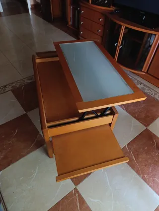Mesa centro madera y cristal. Urge venta.