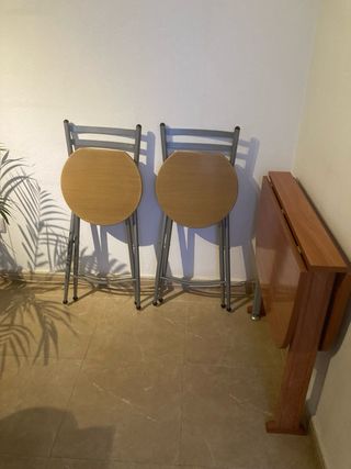 Mesa plegable con 2 sillas interior