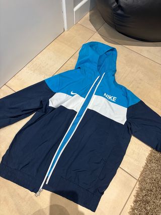 Chaqueta Nike Impermeable Azul y Blanca