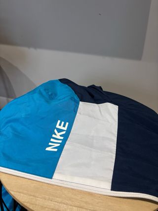 Chaqueta Nike Impermeable Azul y Blanca