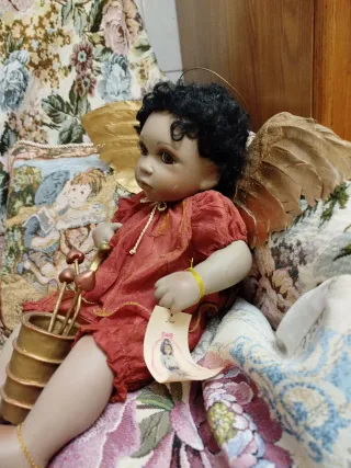 Bambola Cupido in Ceramica con Ali Dorate
